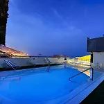 Grand 4*