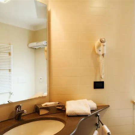 فندق Grand 4*