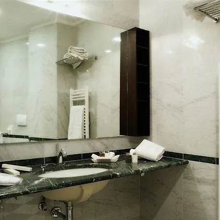 Отель Grand 4*