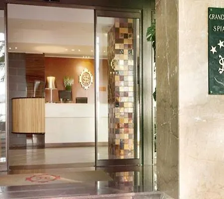 Отель Grand 4*